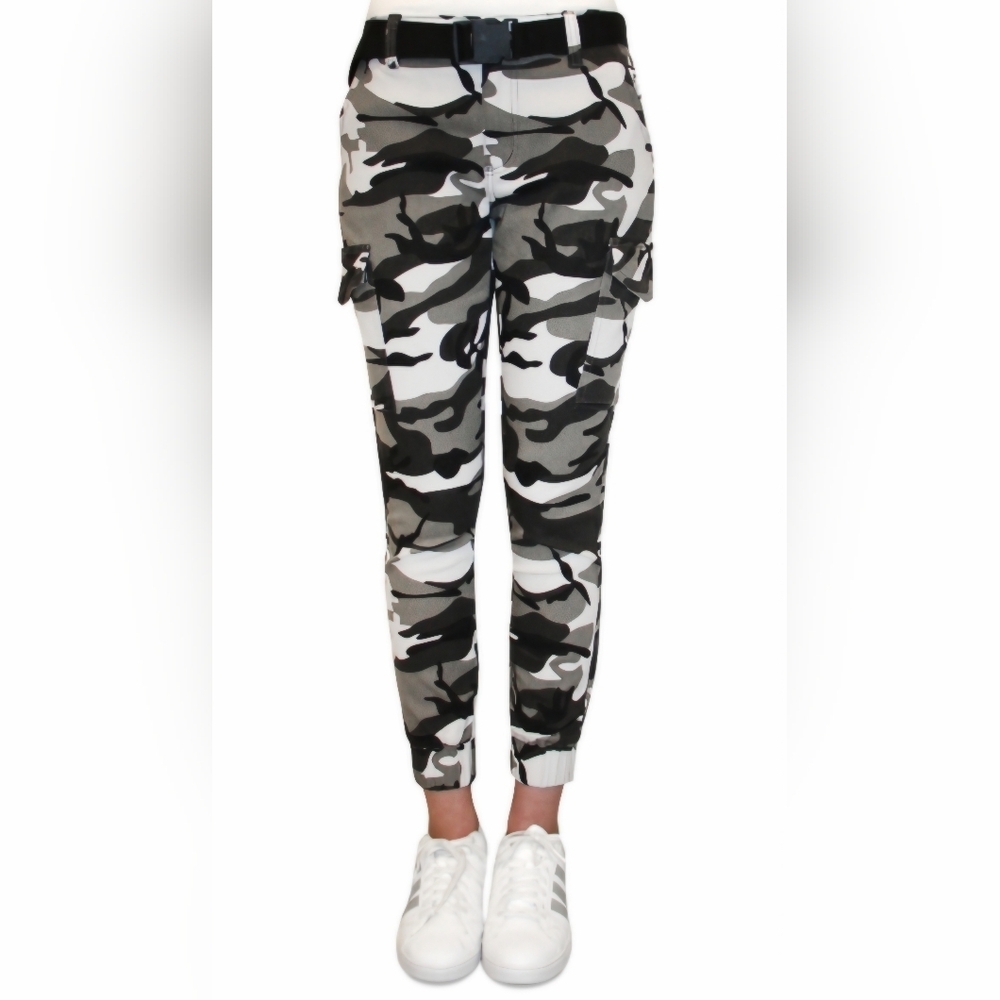 Almost Famous Crave Fame Juniors High-rise Belted Cargo- In Camo